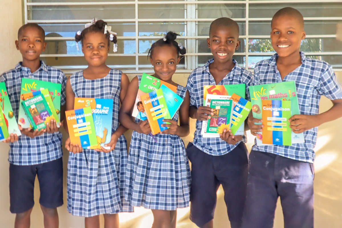 Haiti Saint Dominique  books school supplies smile
